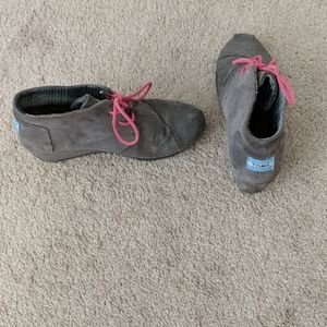 Toms size 7 Desert Wedge